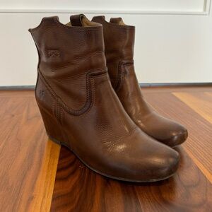 Frye leather boots sz 9